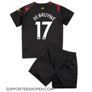 Manchester City Kevin De Bruyne #17 Bortatröja Barn 2022-23 Kortärmad (+ korta byxor)